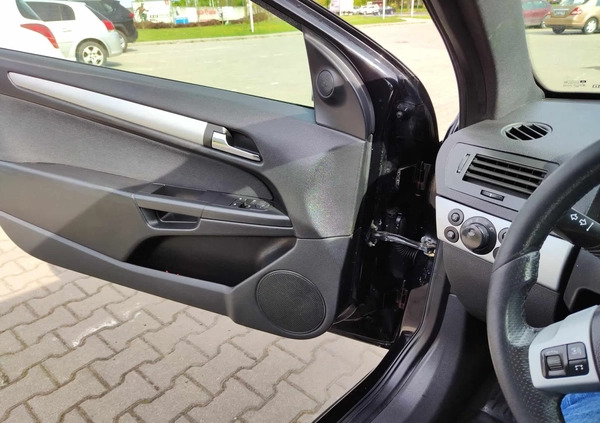 Opel Astra cena 8200 przebieg: 223198, rok produkcji 2007 z Płock małe 137